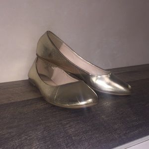 Simple gold flats